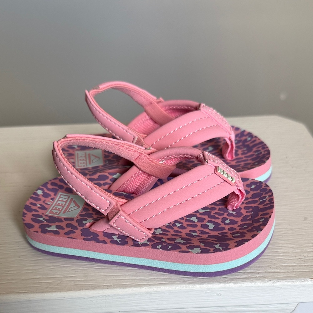 Reef Kids Pink Leopard Print Sandals - Picture 2 of 8